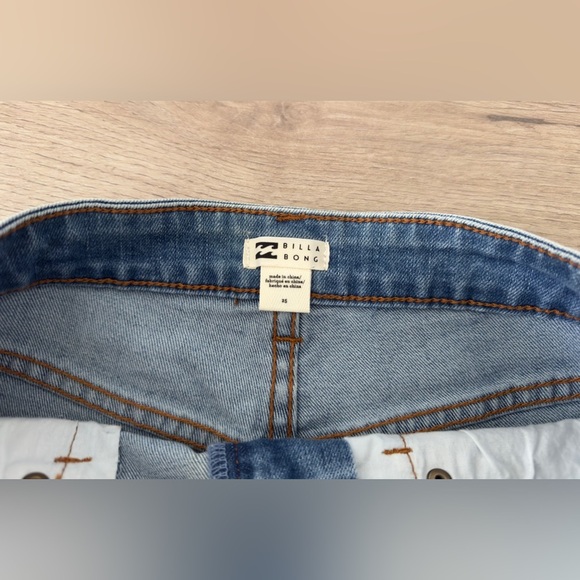 Billabong Blue Jean Shorts with Frayed Hem 🩵 - Picture 5 of 7